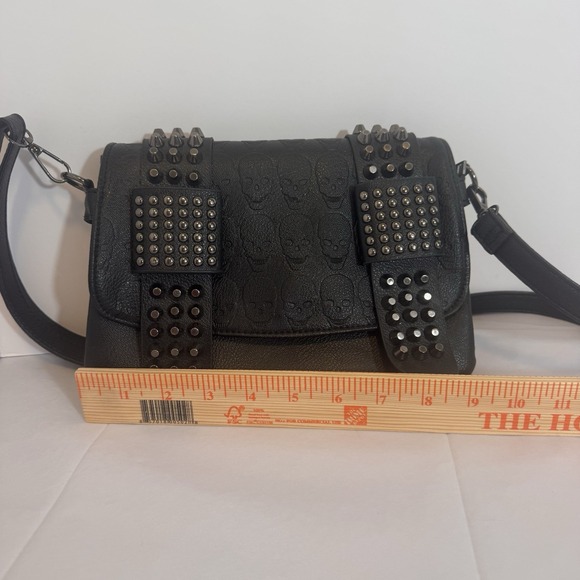 Gothic Black Skull Rivet Crossbody Bag Vintage Punk Messenger Bag Shoulder Bag - Picture 6 of 6